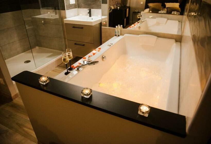 Люкс с гидромассажем, La Suite Romantique Avec Jacuzzi Au Cœur De Perpignan