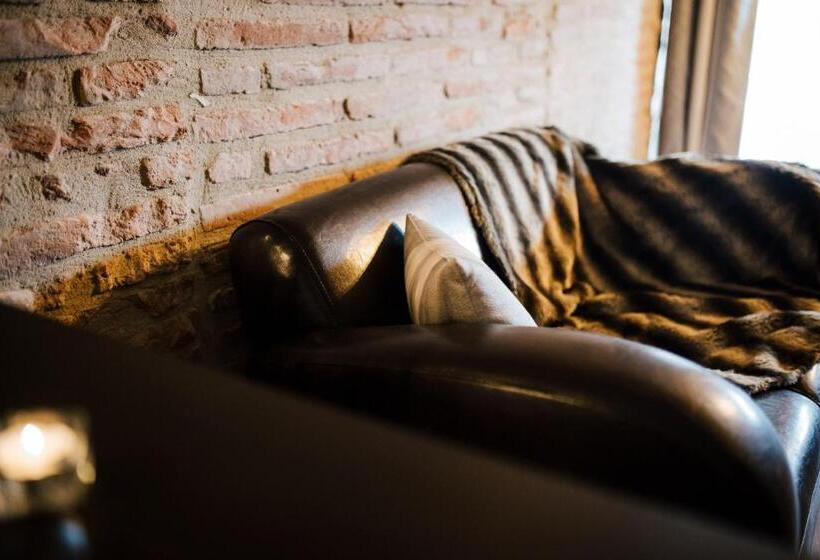 Люкс с гидромассажем, La Suite Romantique Avec Jacuzzi Au Cœur De Perpignan