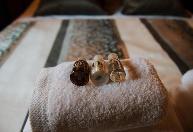 Люкс с гидромассажем, La Suite Romantique Avec Jacuzzi Au Cœur De Perpignan