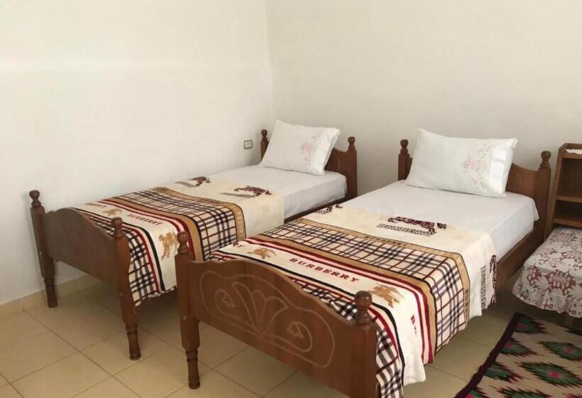 اتاق استاندارد, Tourists Guest House