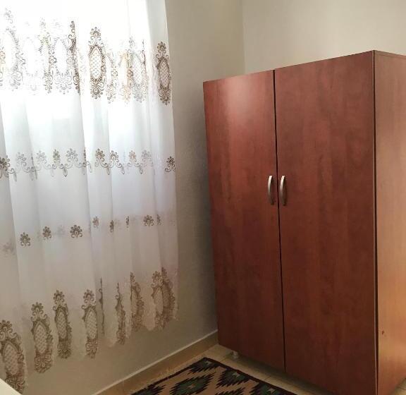 اتاق استاندارد, Tourists Guest House