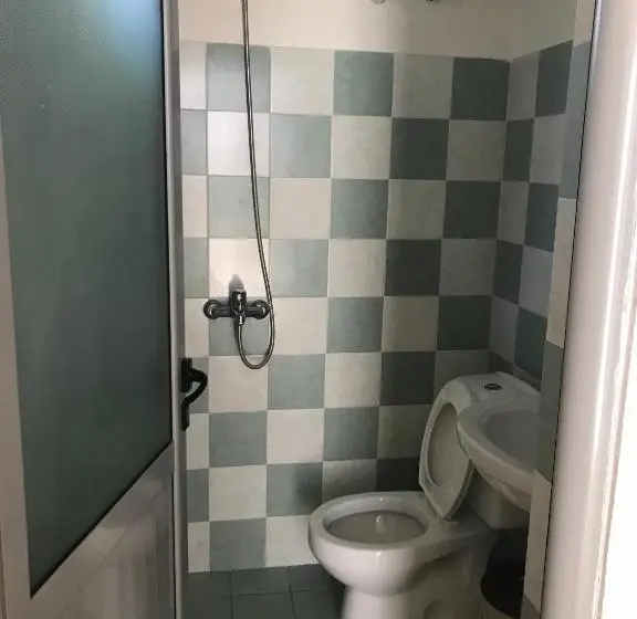 اتاق استاندارد یک نفره, Tourists Guest House