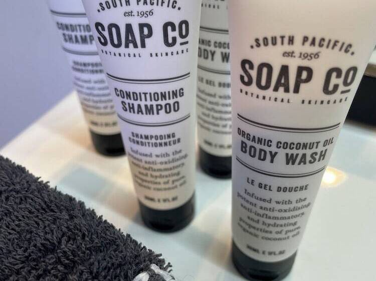 إستوديو قياسى, Colonial Motel