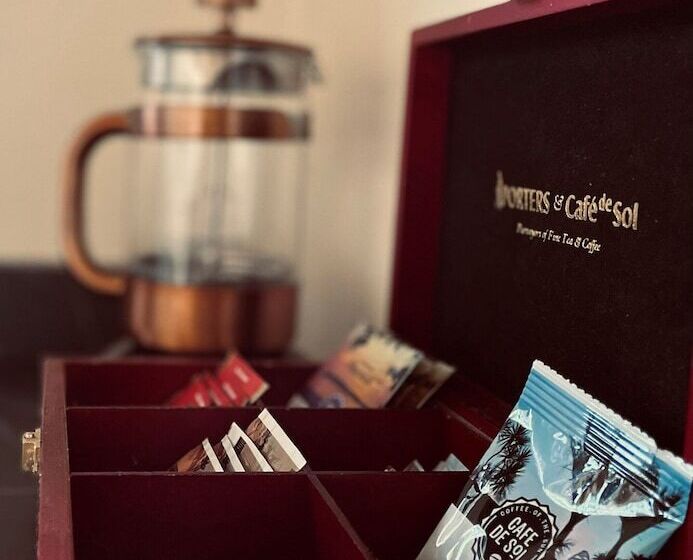 إستوديو قياسى, Colonial Motel