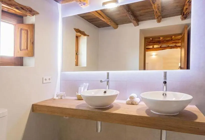 اتاق لوکس سه تخته, Agroturismo Can Toni Xumeu  Adults Only