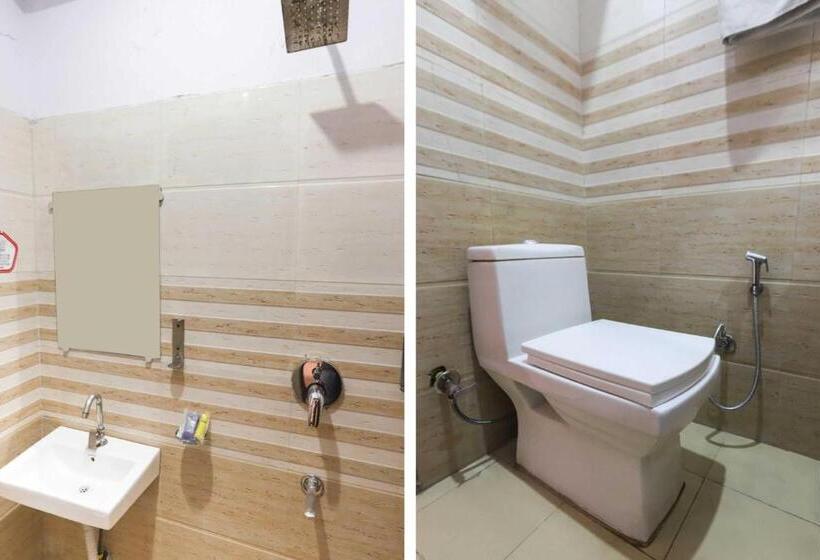 Pokój Trzyosobowy Klasyczny, O Noida Villa