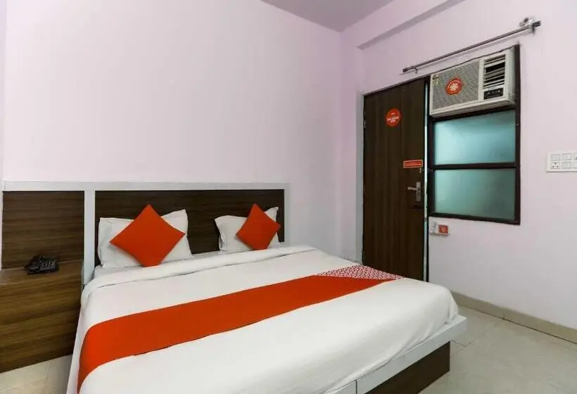 Classic Kolmen Hengen Huone, O Noida Villa