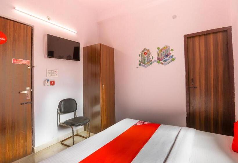 Pokój Trzyosobowy Klasyczny, O Noida Villa