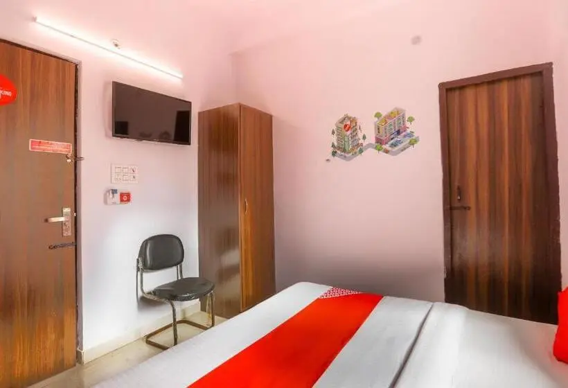 Classic Kolmen Hengen Huone, O Noida Villa