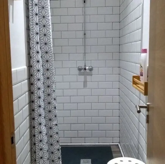 اتاق استاندارد با سرویس بهداشتی مشترک, The Market Hostel