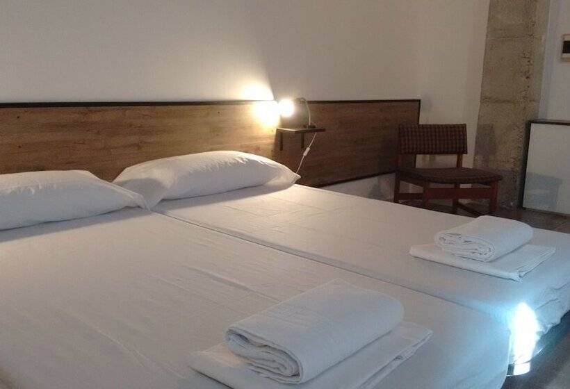 اتاق استاندارد با سرویس بهداشتی مشترک, The Market Hostel