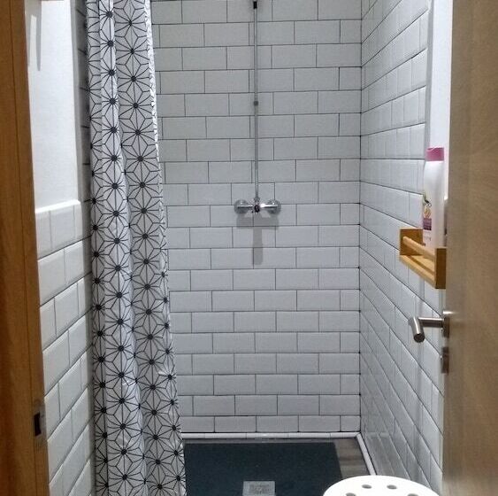 تختخواب در اتاق مشترک, The Market Hostel