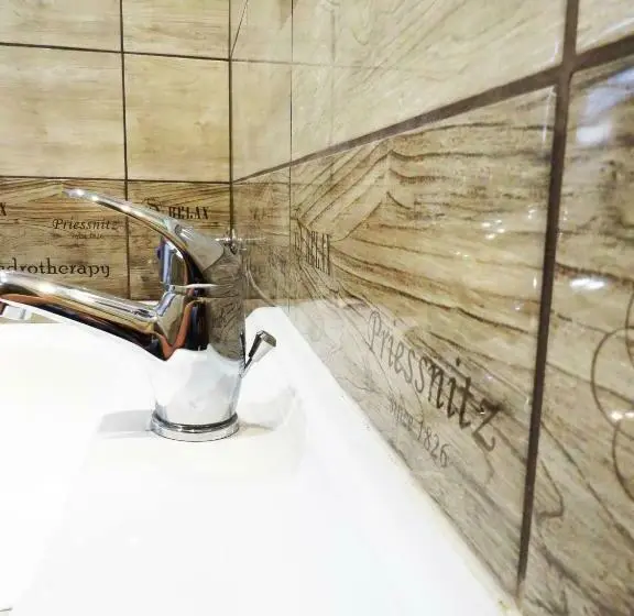 Deluxe-studio, Hőforrás Wellness Vendégház
