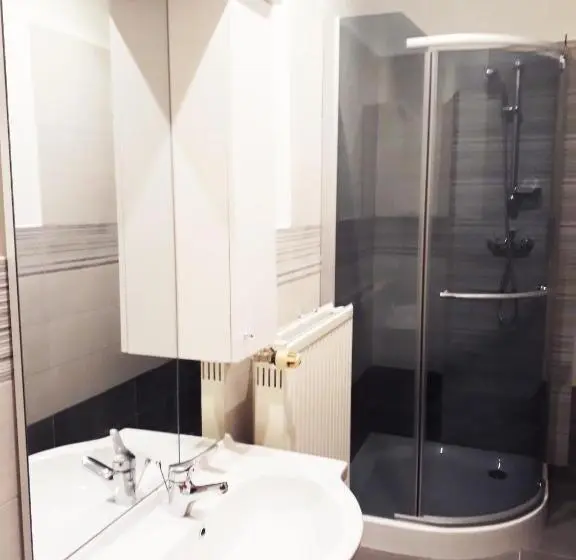 Standard Kolmen Hengen Huone, Hőforrás Wellness Vendégház