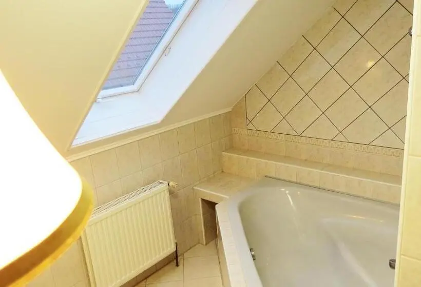Huoneisto 1 Makuuhuone Parveke, Hőforrás Wellness Vendégház