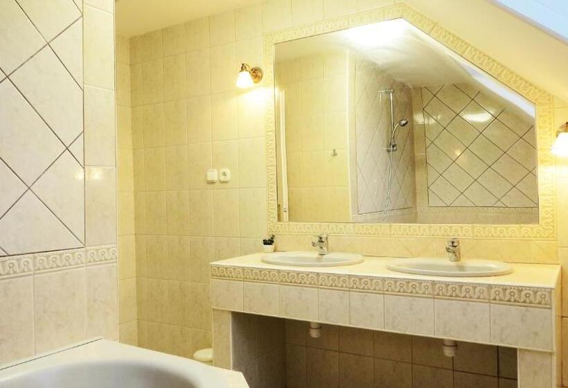 Апартаменты 1 Спальня с Балконом, Hőforrás Wellness Vendégház