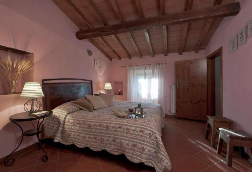 דירת שלושה חדרים, Castello Di Pratelli