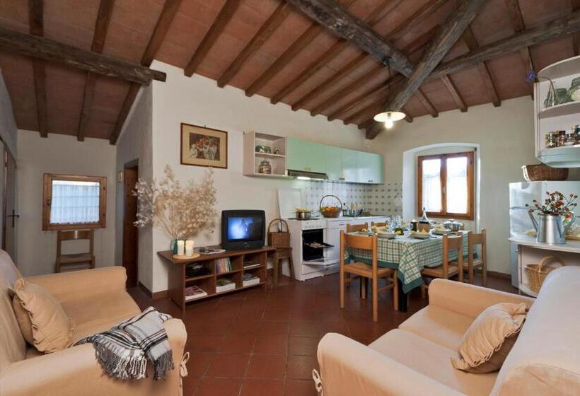 דירת שלושה חדרים, Castello Di Pratelli