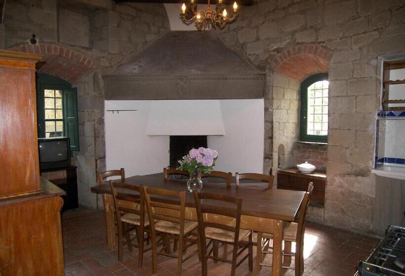 בית, 4 חדרי שינה, Castello Di Pratelli