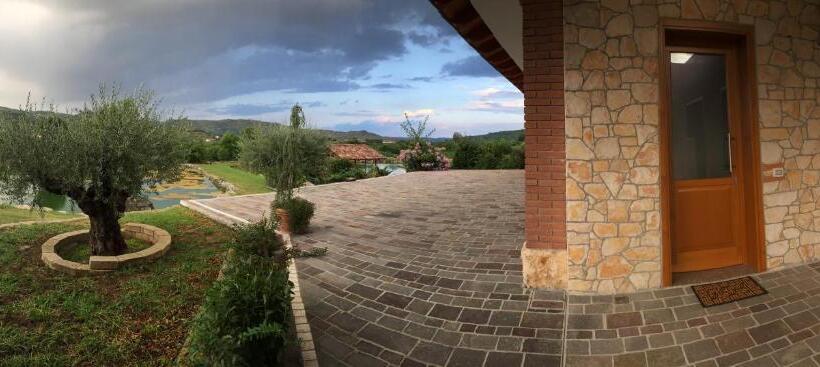 חדר סטנדרט מותאם לאדם עם מוגבלויות, La Fontanella