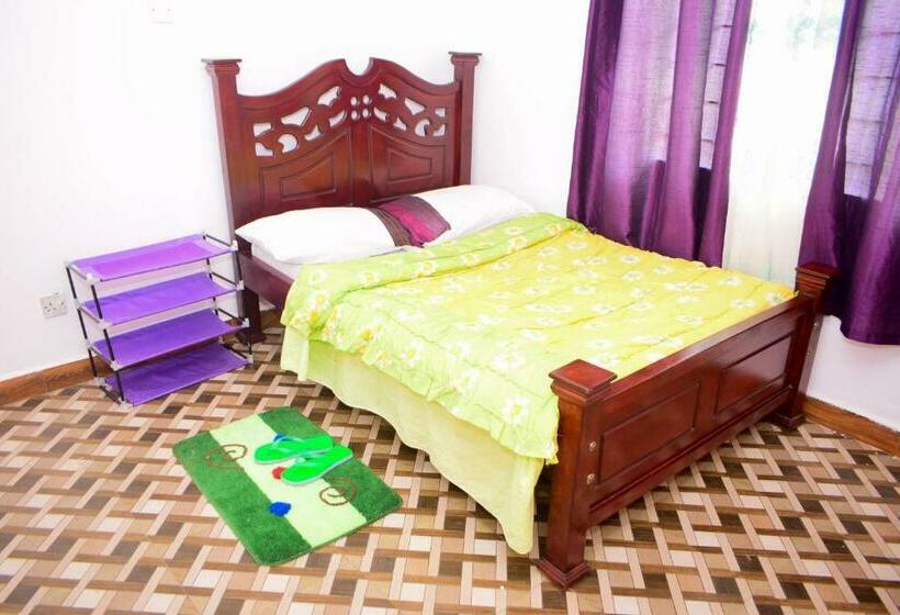 اتاق استاندارد با سرویس بهداشتی مشترک, Kenya Inn