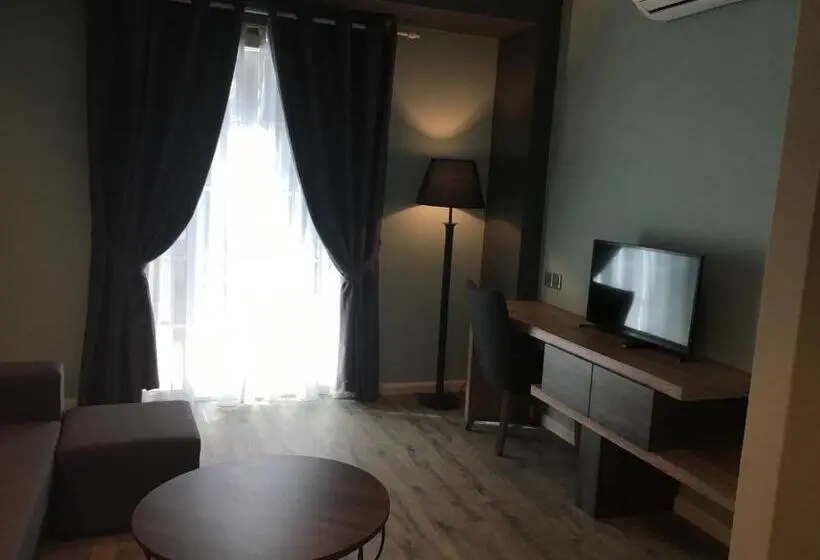 سوییت لوکس, The Royale Chenang Resort