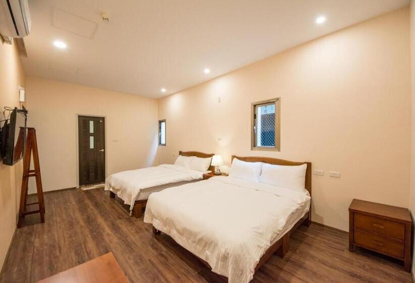 اتاق استاندارد چهار تخته, 7 113