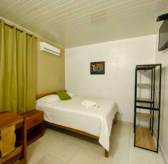 غرفة قياسية, Ana Mary