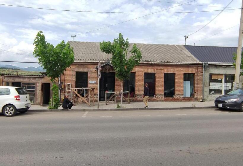 سوییت با چشمانداز باغ, Insomnia