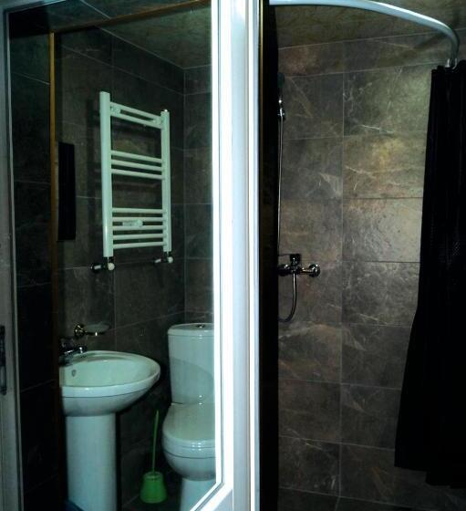 سوییت با چشمانداز باغ, Insomnia