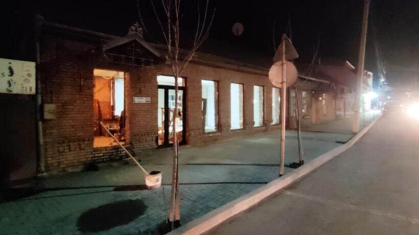 اتاق استاندارد با چشمانداز باغ, Insomnia