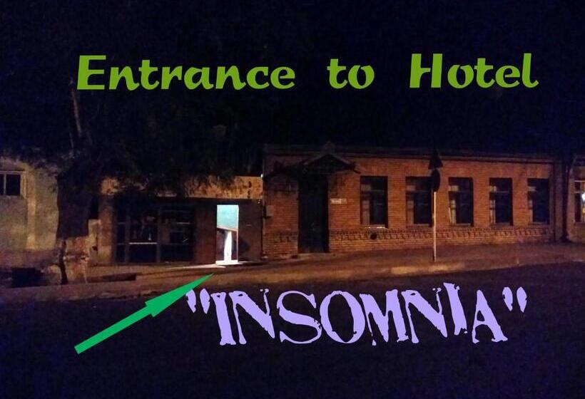 اتاق استاندارد با چشمانداز باغ, Insomnia