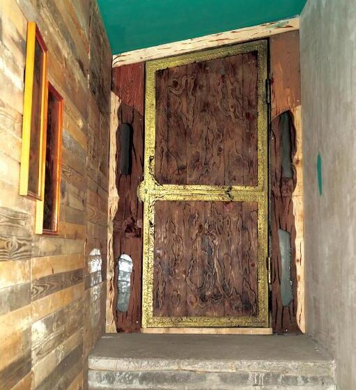 اتاق استاندارد با چشمانداز باغ, Insomnia