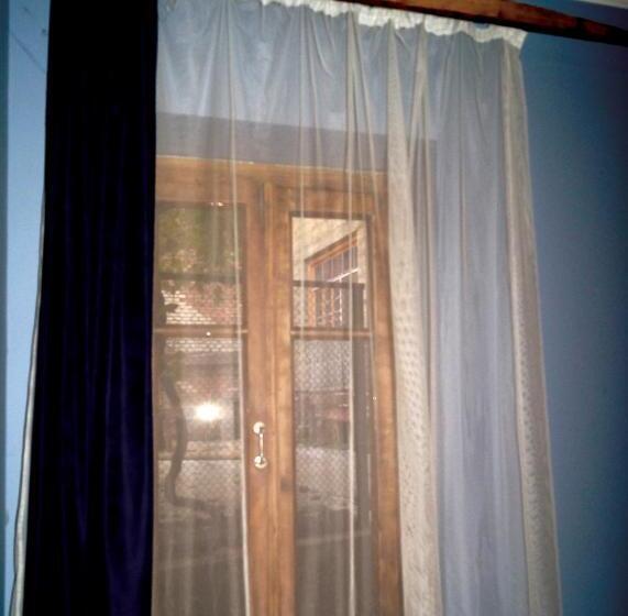 سوییت با چشمانداز باغ, Insomnia