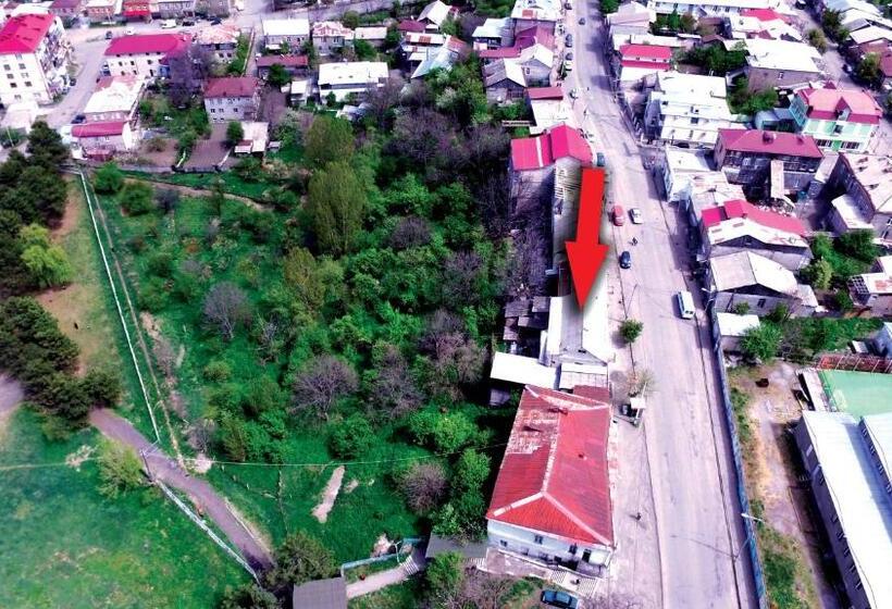 سوییت با چشمانداز باغ, Insomnia