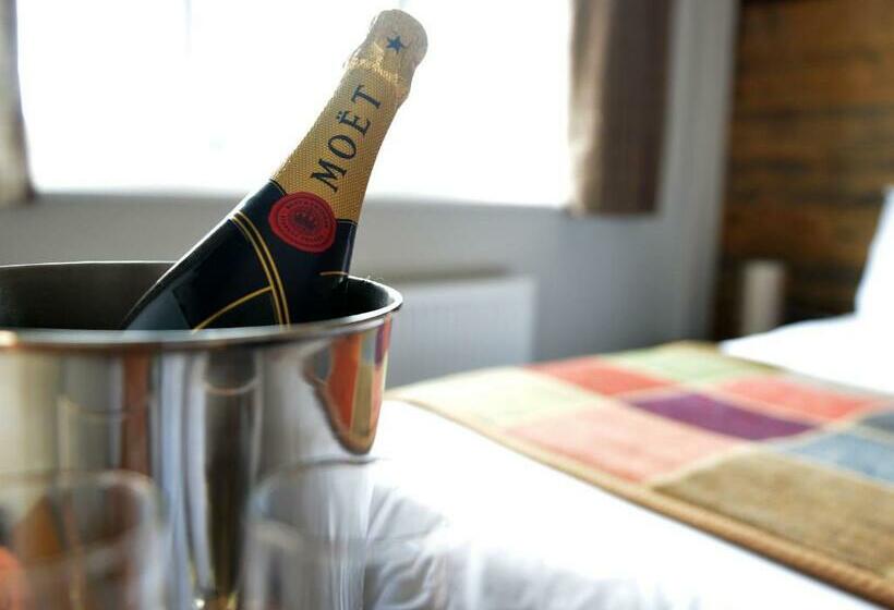 基本间, The Cayley Arms Inn