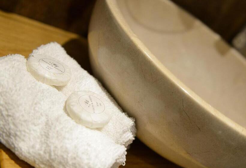 带大床的豪华间, The Cayley Arms Inn