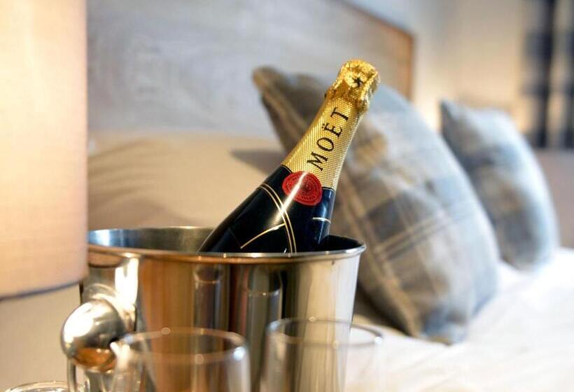 带大床的豪华间, The Cayley Arms Inn