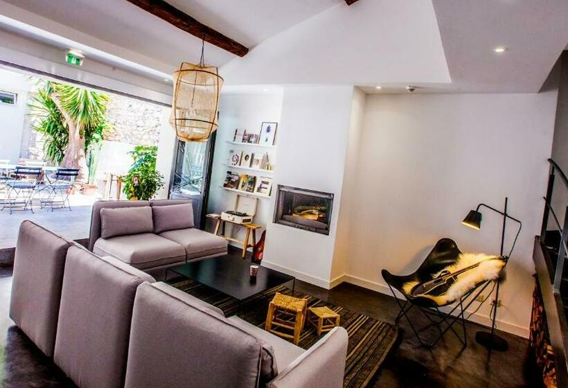 اتاق استاندارد, Antichambre