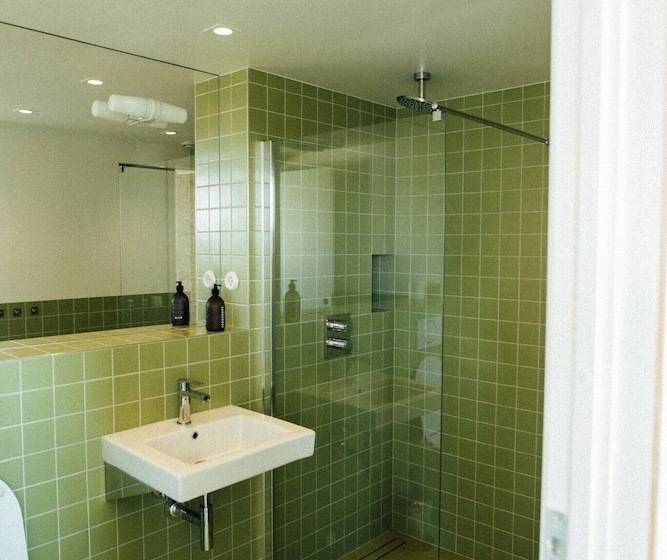 חדר סטנדרט לארבעה, Trevarefabrikken