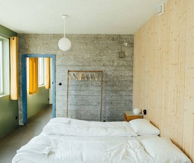 חדר סטנדרט לארבעה, Trevarefabrikken