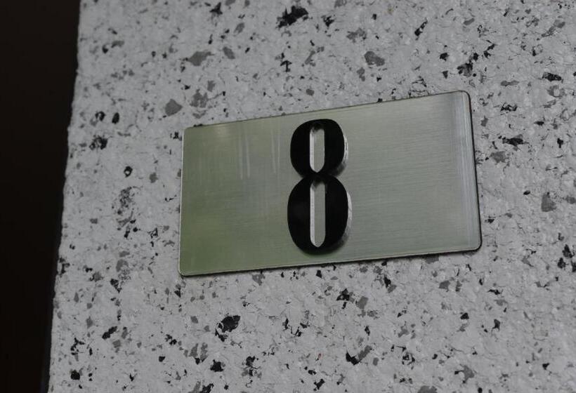 اتاق راحتی سه تخته, Gori