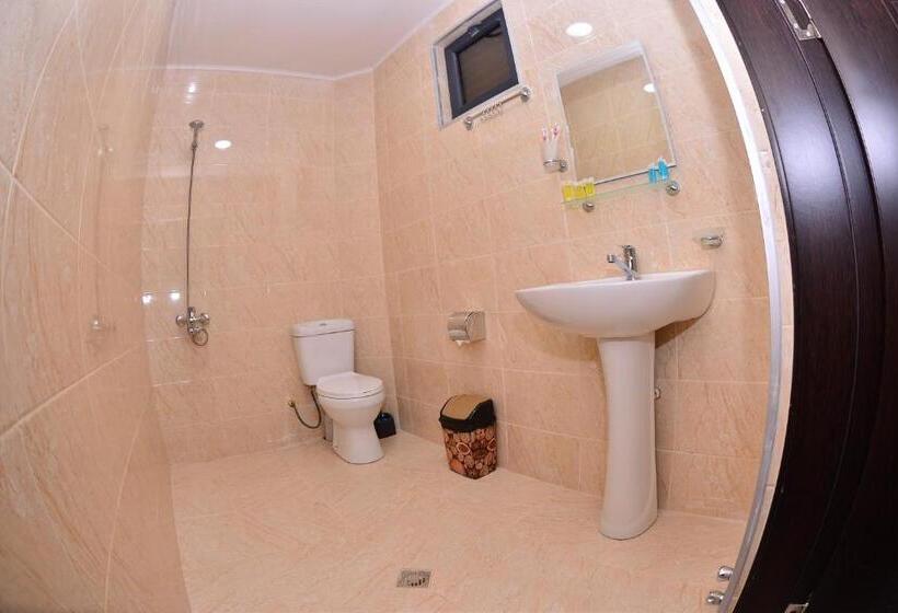 اتاق راحتی سه تخته, Gori