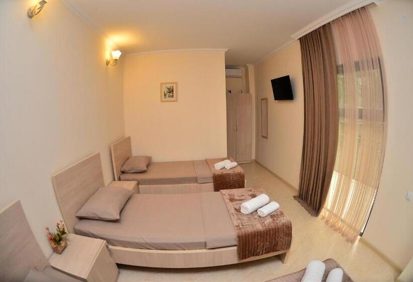 اتاق استاندارد چهار تخته, Gori