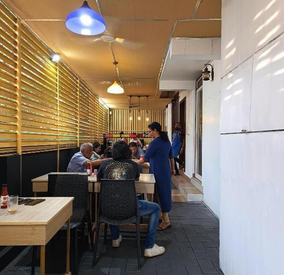 싱글 디럭스 룸, Blue Bell Cochin Airport