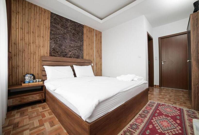 Habitación Estándar con Balcón, Denis