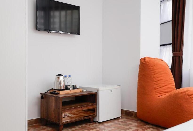 Habitación Estándar, Denis