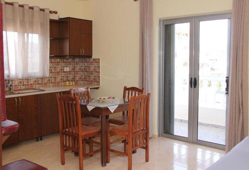 חדר דלוקס, Ronaldo