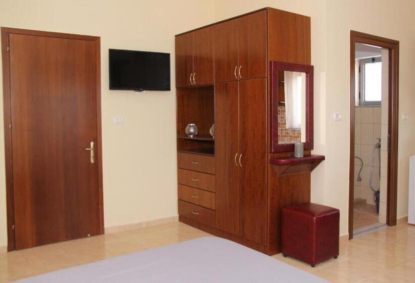 חדר דלוקס, Ronaldo