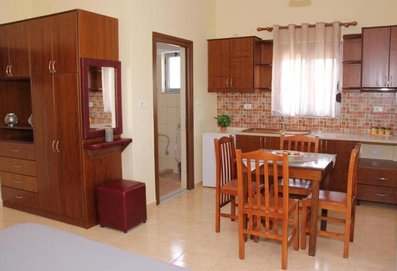 חדר דלוקס, Ronaldo